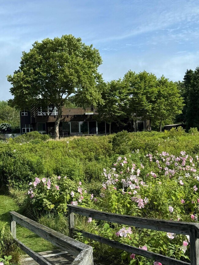 Building Photo - 493 Sagaponack Road