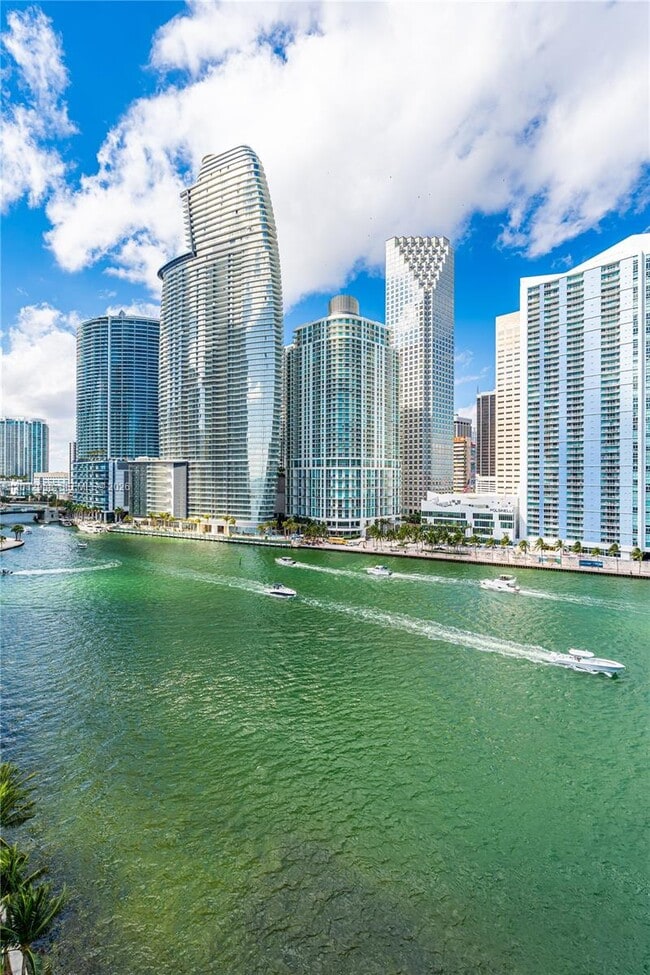Building Photo - 900 Brickell Key Blvd