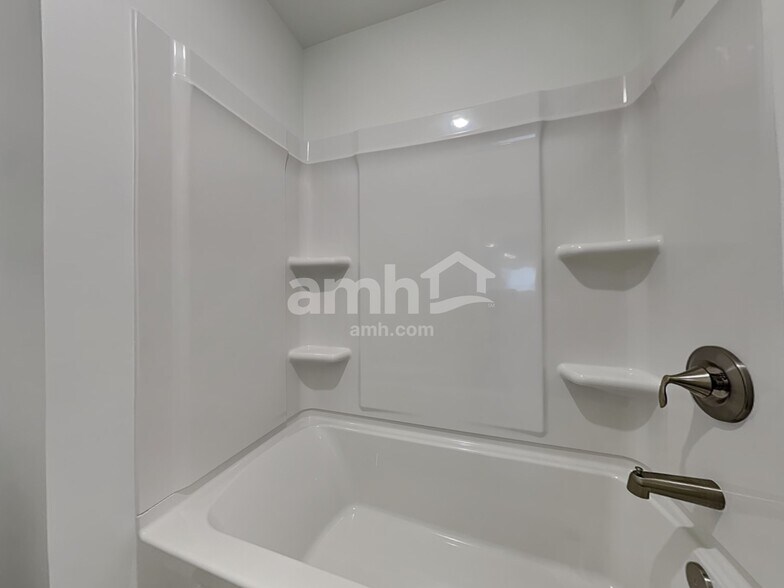 Building Photo - 78 Hickory Ct