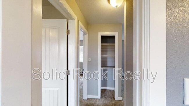 Building Photo - 333 Bonnie Ct