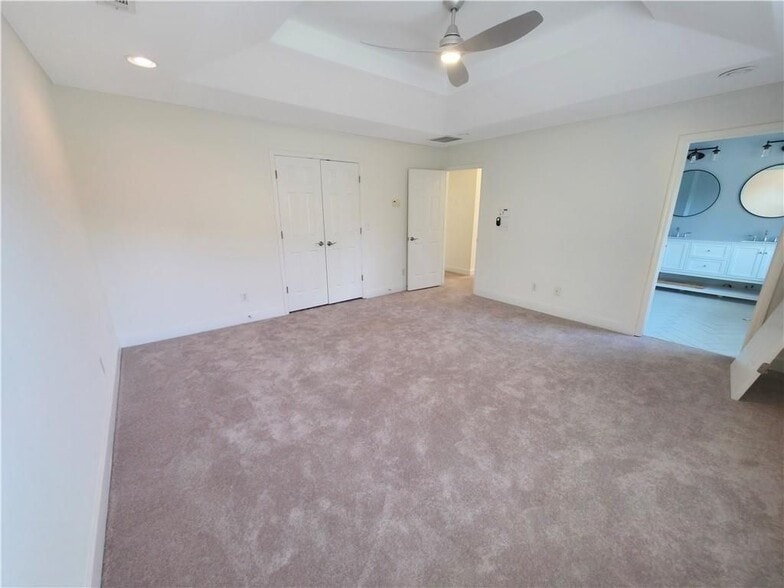 Building Photo - 136 Crumley St SE