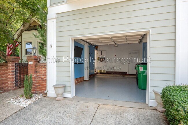 Building Photo - 437 Clarkson Green St