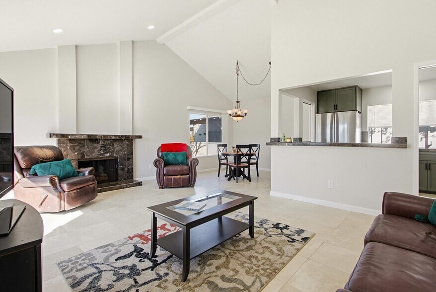 Building Photo - 17440 Plaza Cerado