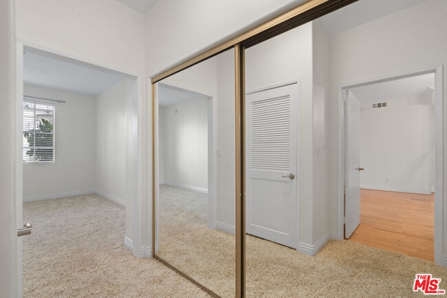 Building Photo - 1225 Armacost Ave