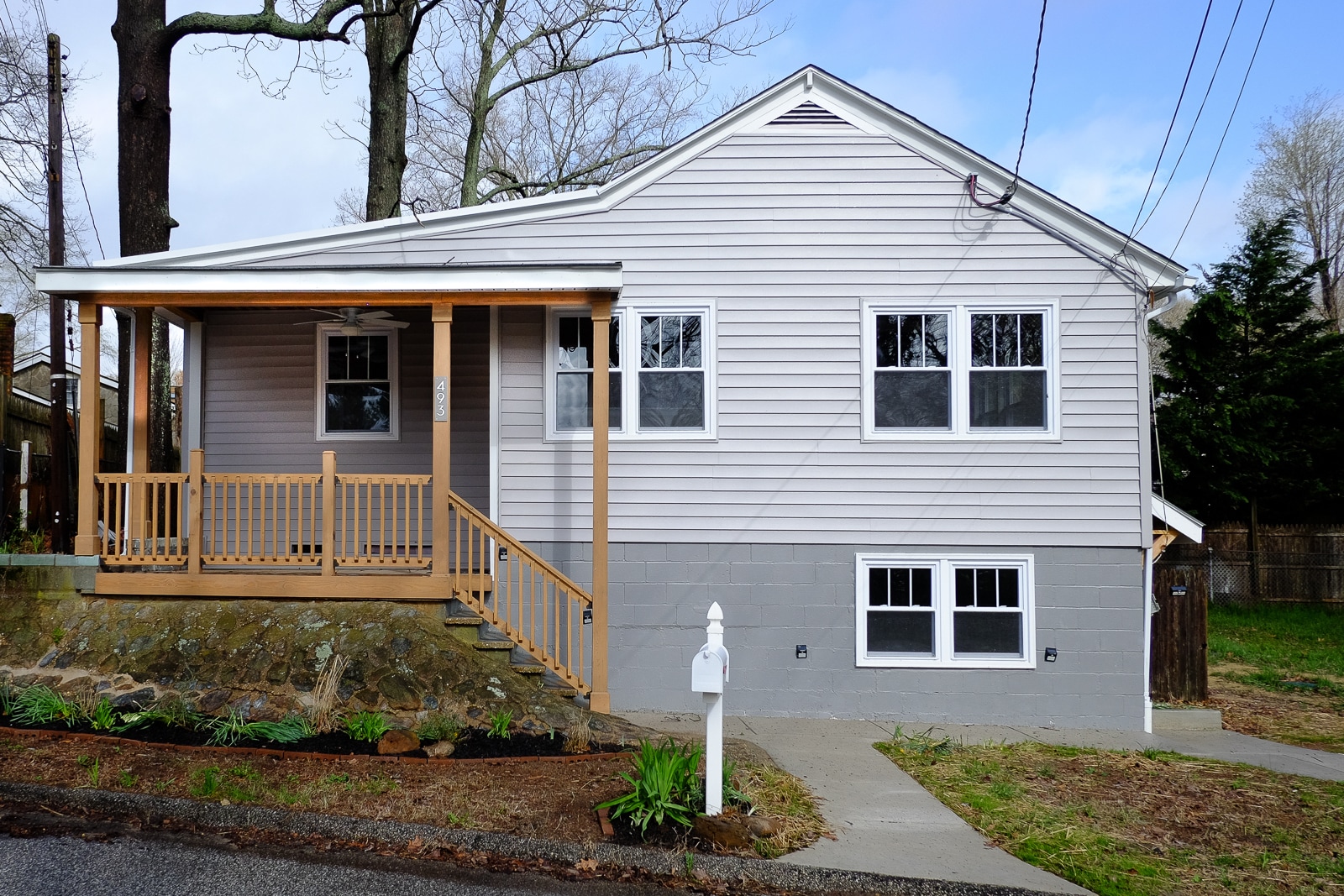 Building Photo - 493 Riverside Dr