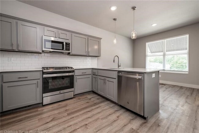 Building Photo - 1510 N Gregg Ave