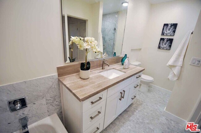 Building Photo - 2021 California Ave