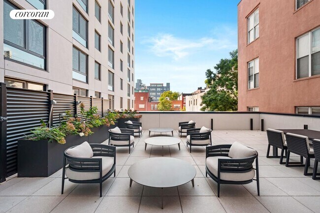 Building Photo - 126 Sandford St