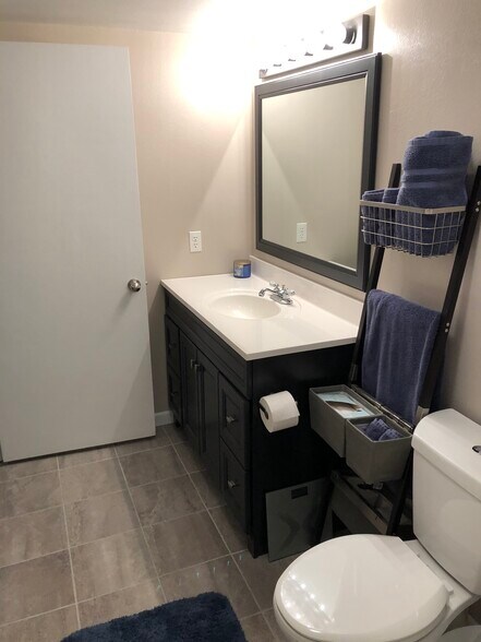 Building Photo - 7395 E Eastman Ave