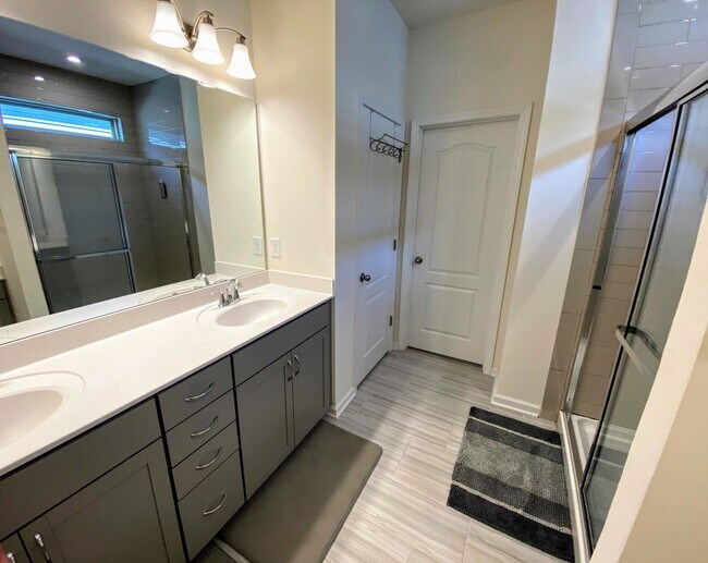 Building Photo - Spacious 2bd/2ba Ranch Style home with impressive club amenities located in Ellis Crossing