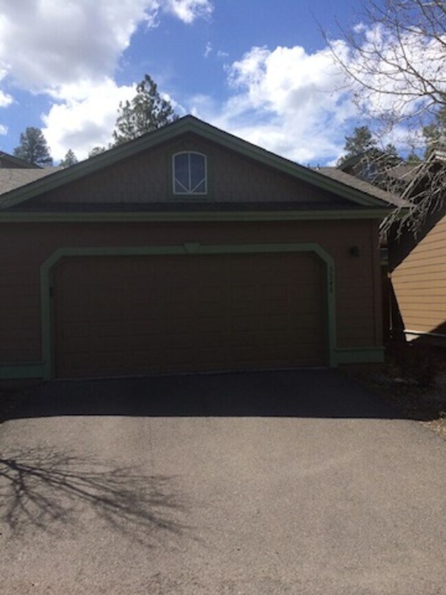 Building Photo - wonderful 3 bedroom townhome with a great location!
