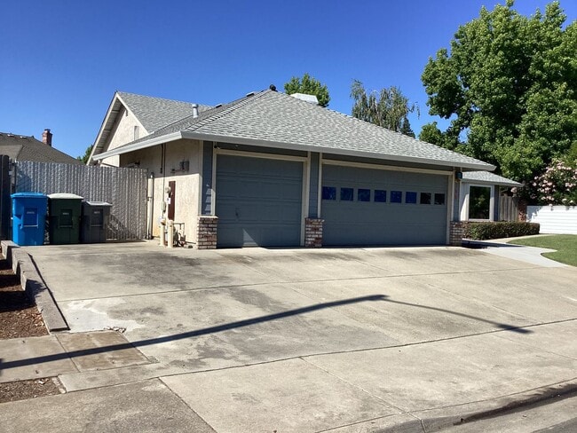 Building Photo - Spacious 4-Bedroom Home in a Desirable Yuba City Neighborhood
