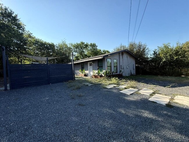 Building Photo - 5411 Manor Rd