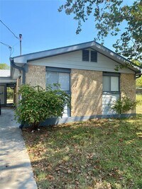 Building Photo - 400 Swanee Dr