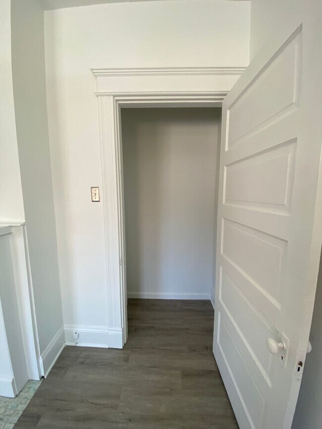 Building Photo - 2314 Victor St