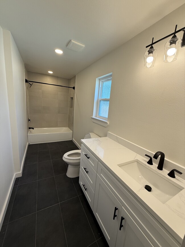 Building Photo - 2324 Lindblad Ct