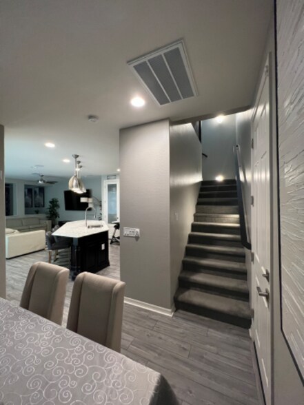 Building Photo - 4123 E Jones St