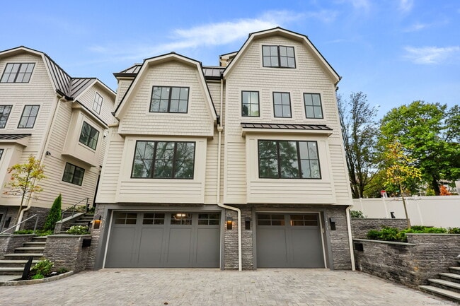 Primary Photo - 187 Field Point Rd