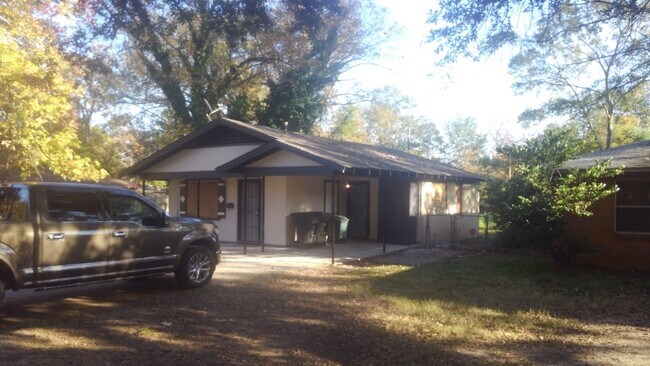 Building Photo - 836 Huntington Ln
