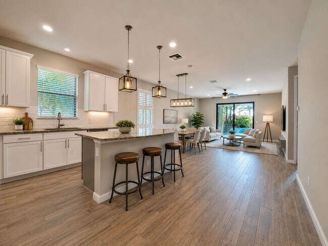 Building Photo - 348 SE Courances Dr