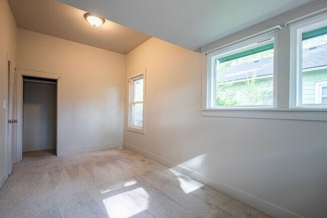 Building Photo - Quaint 2 Bed 1 Bath House in 80907!!
