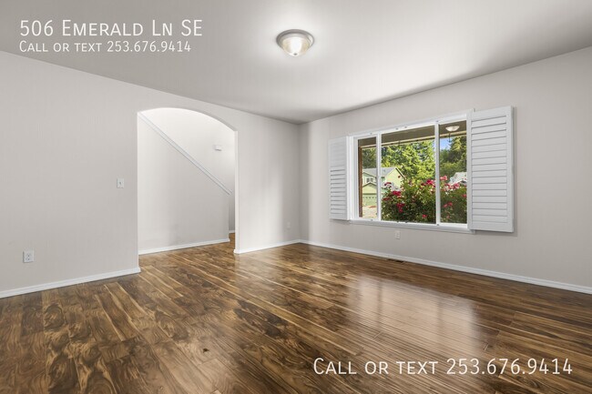 Building Photo - 506 Emerald Ln SE