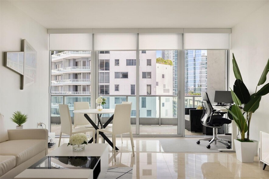 Building Photo - 1331 Brickell Bay Dr