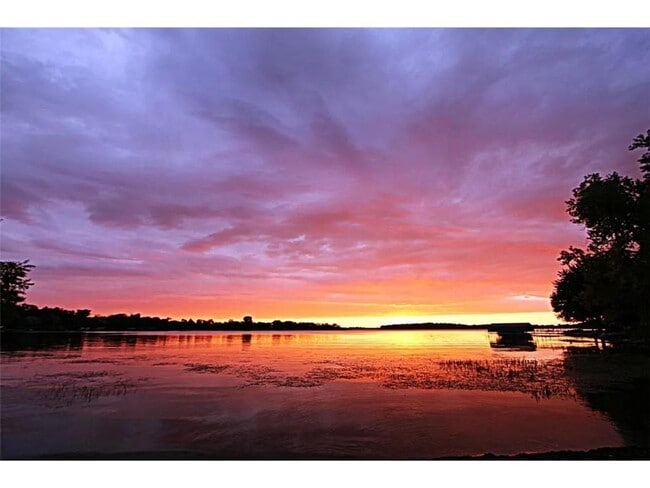 Building Photo - 16926 Grays Bay Blvd