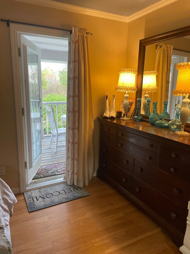 Building Photo - 198 Schools Dr