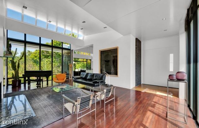 Building Photo - 1 br, 1 bath Condo - 1395 E Michigan Ave
