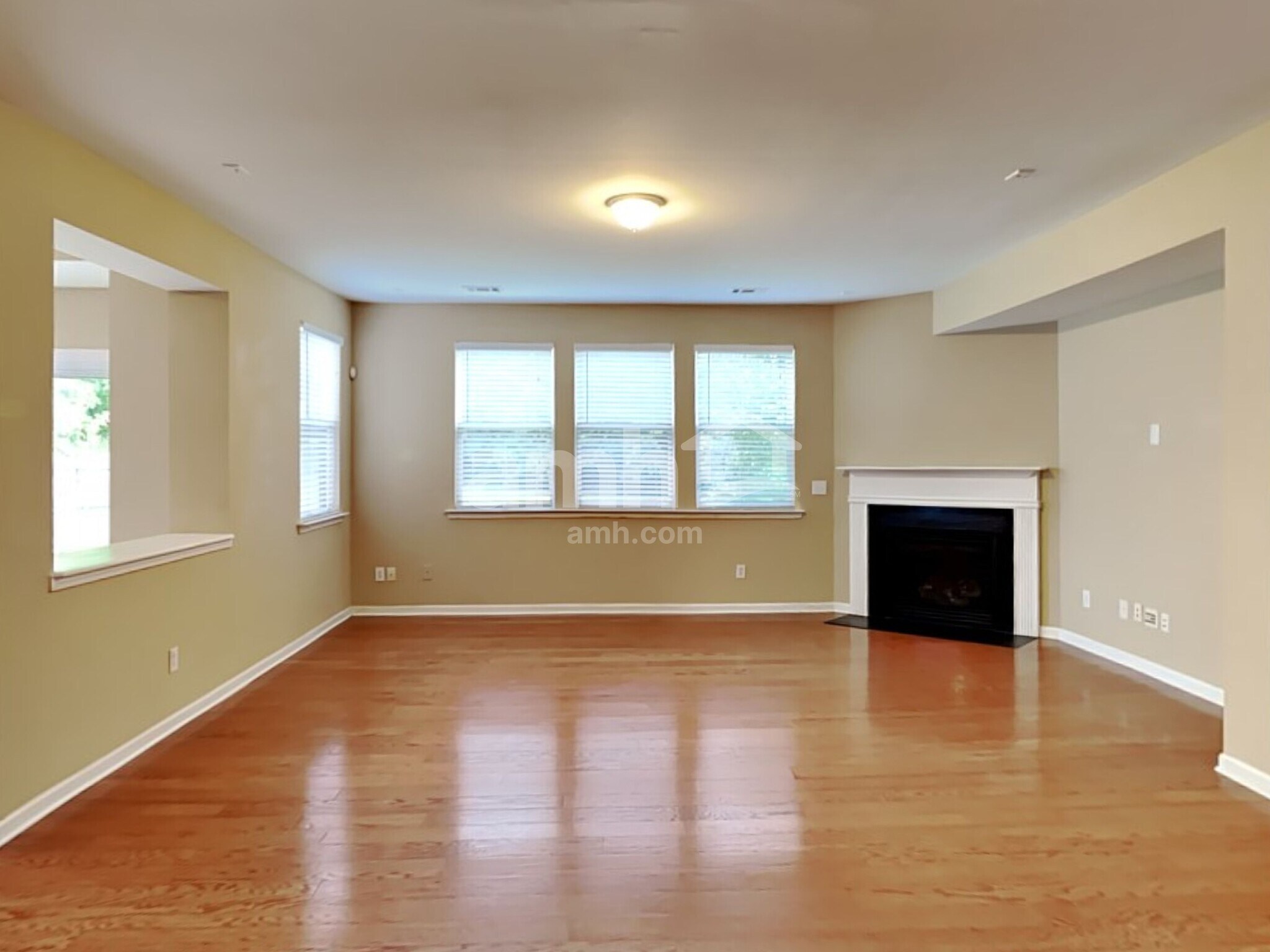 Building Photo - 330 Branch Valley Dr