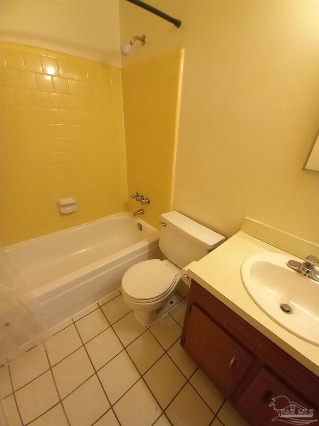 Building Photo - 802 Mills Ave