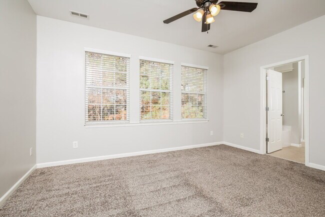 Building Photo - 650 Ashbrittle Dr