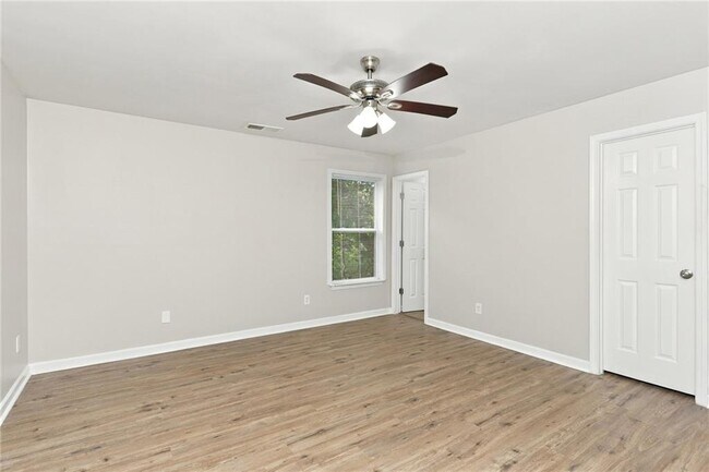 Building Photo - 841 Ridge Ave NW