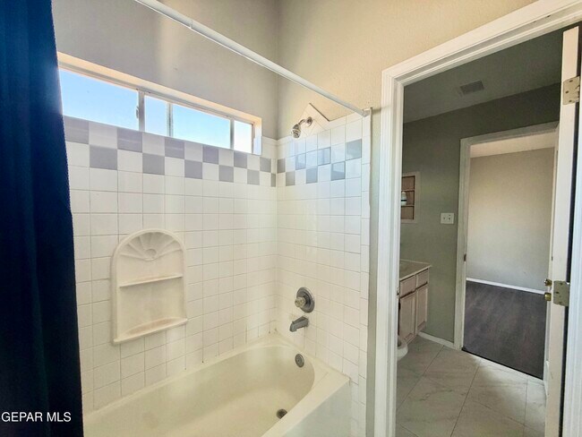 Building Photo - 9150 Bur Oak Cir