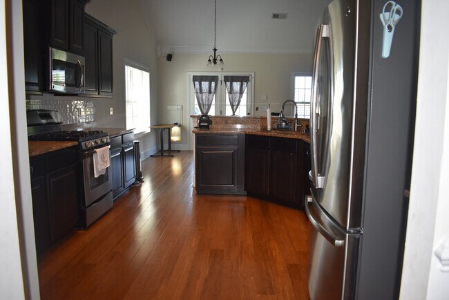 Building Photo - 2190 Harborview Dr