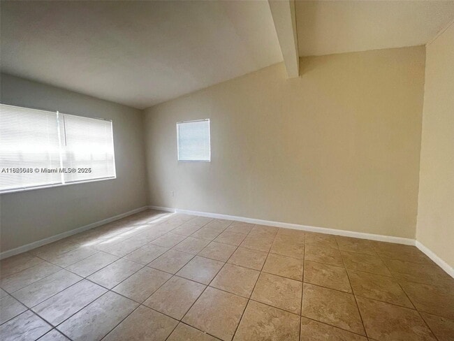 Building Photo - 3350 SW 37th St