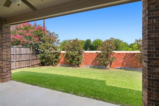 Building Photo - 1819 Park Highland Way