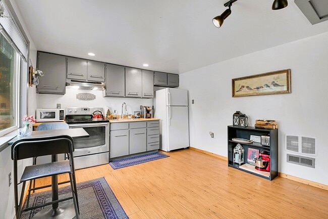 Building Photo - 8960 S Rex Ln