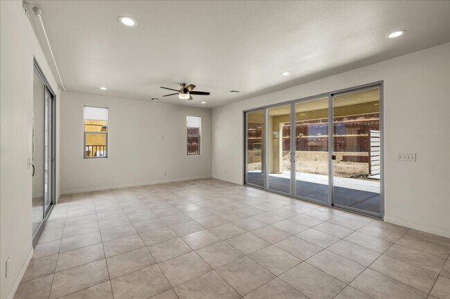Building Photo - 56923 Ivanhoe Dr