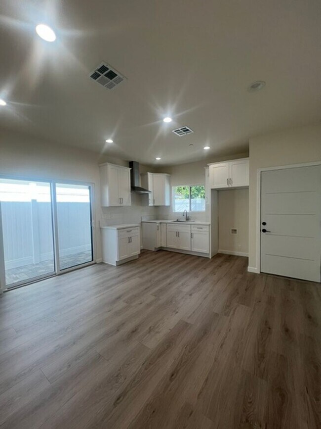 Building Photo - 7317-7321 Garden Grove Avenue