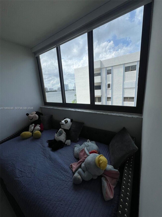 Building Photo - 17878 N Bay Rd