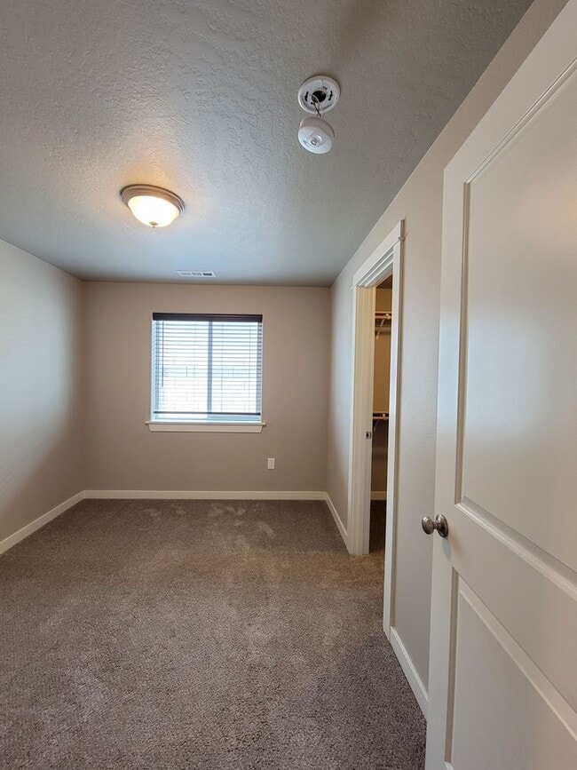 Building Photo - Great South Richland Location