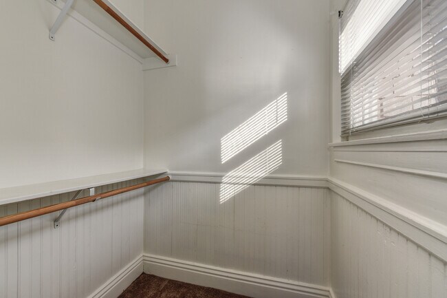 Building Photo - 3837 Y St