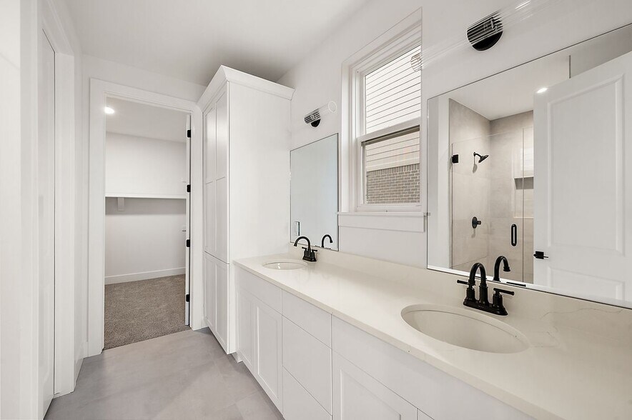 Building Photo - 5944 Willow Grove