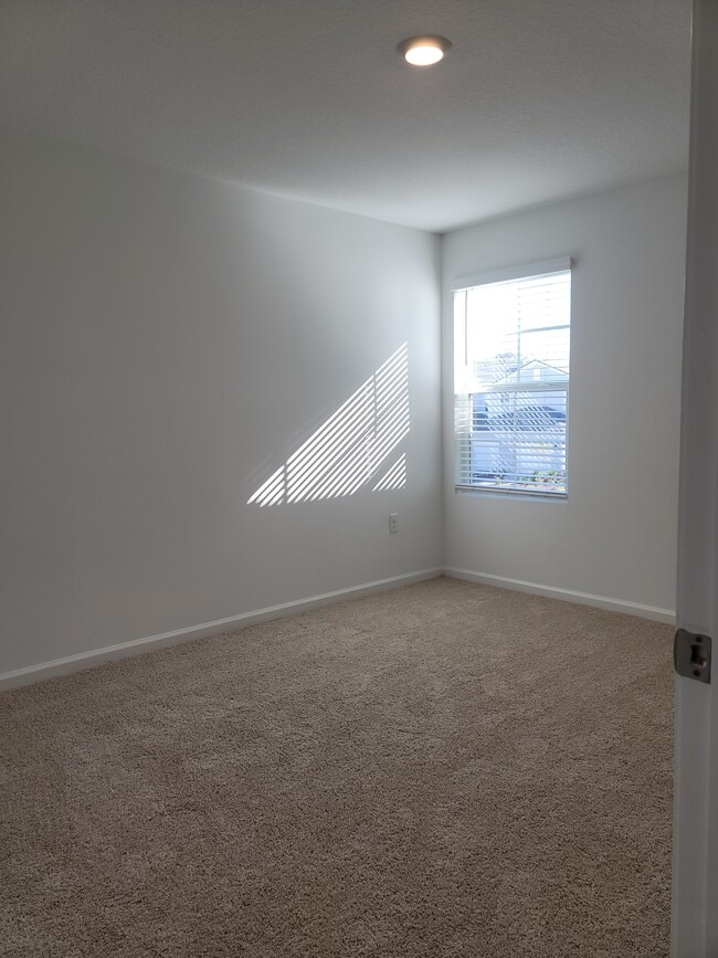 2nd bdrm w/nice sized closet - 9025 Gifford Dr