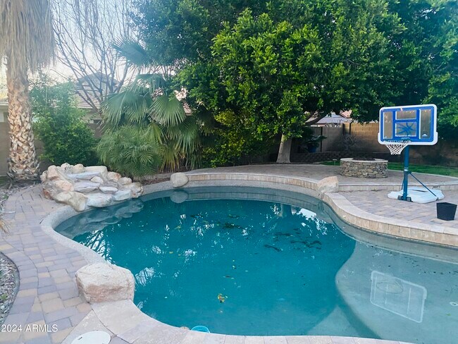 Building Photo - 5230 W Redbird Rd