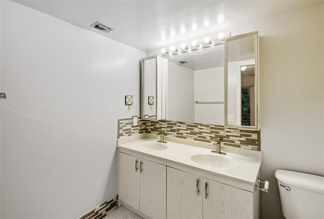Building Photo - 2404 Antigua Cir