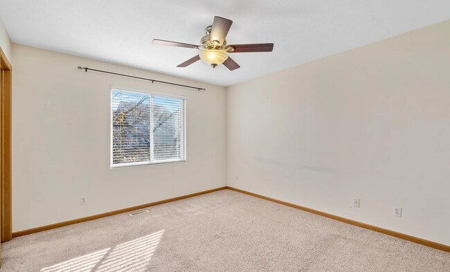 Building Photo - 3 Bedroom With Great Layout!!