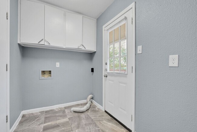 Building Photo - Two Story Rental in Castle Hills